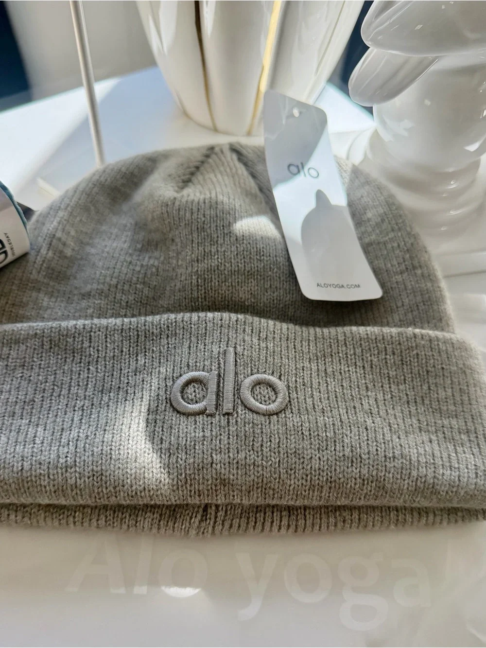 ALO Yoga Ribbed Beanie Hat - Light Gray - Picture 9 of 15